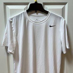 The Nike tee dri-fit M